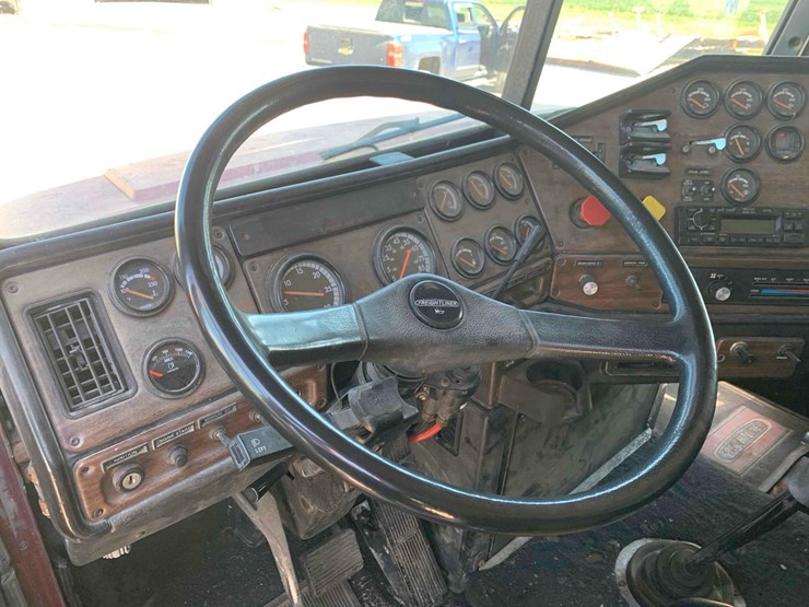 1990-freightliner-grain-truck-image-19