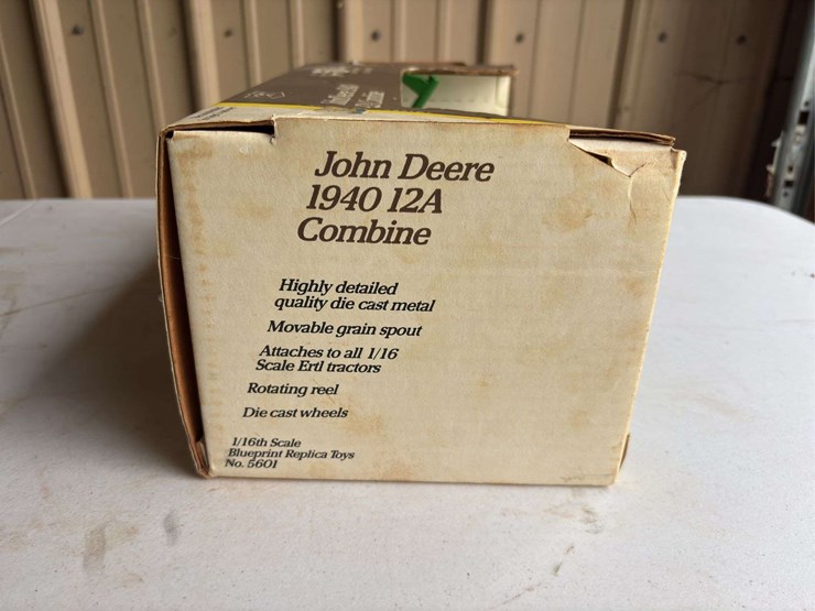 (2)-1/16-john-deere-12a-combine-and-1/32-40-series-tractor-nib-ertl-image-9