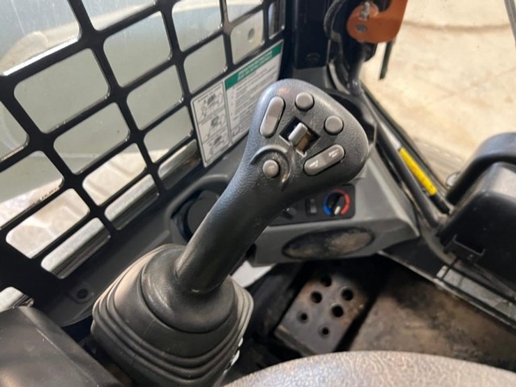 2022-bobcat-s740-image-22