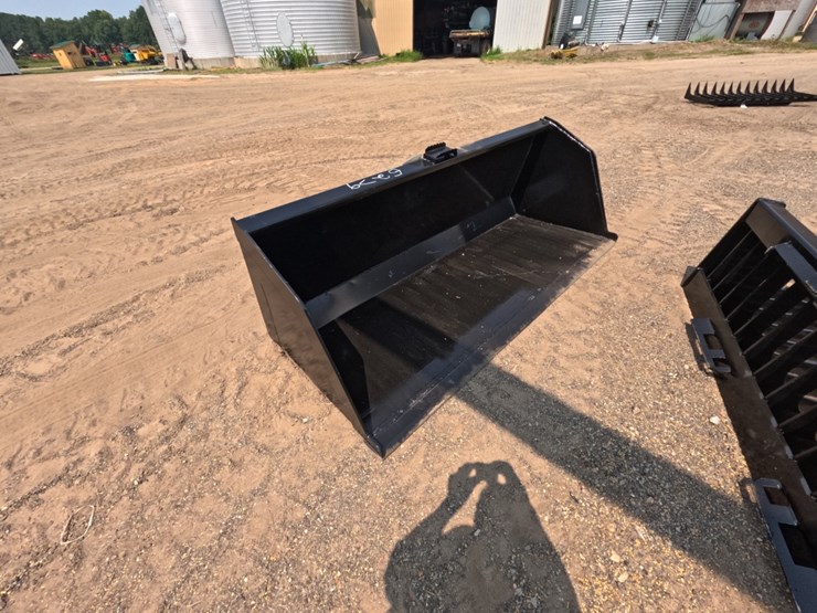 #5279-•-84"-skid-steer-snow-or-litter-bucket-image-1