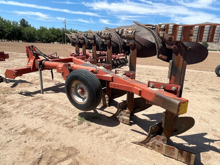 #9034-•-case-ih-6-bottom-roll-over-plow-image-29