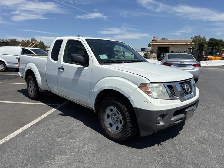 2017-nissan-frontier-image-2
