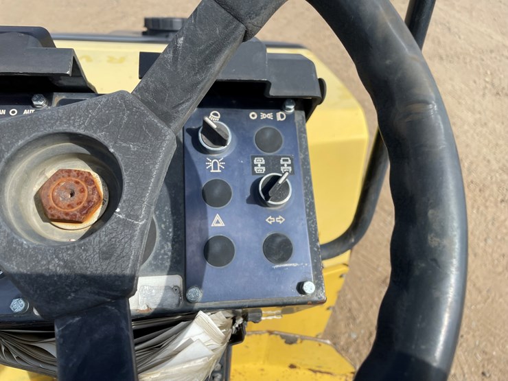 2019-dynapac-cc122-image-21