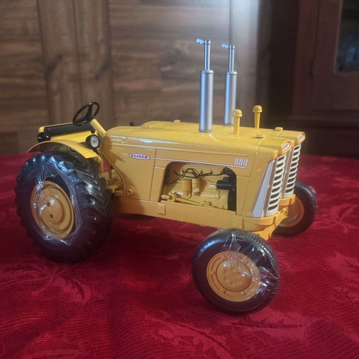 1/16 Oliver 880 Twin Industrial SC