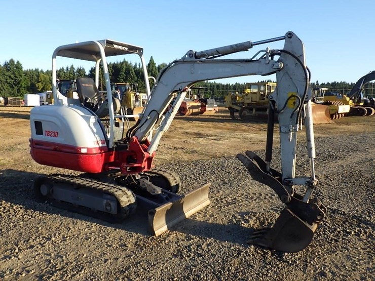 2020-takeuchi-tb230-image-2