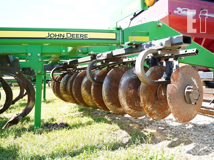 2014-john-deere-2720-image-13