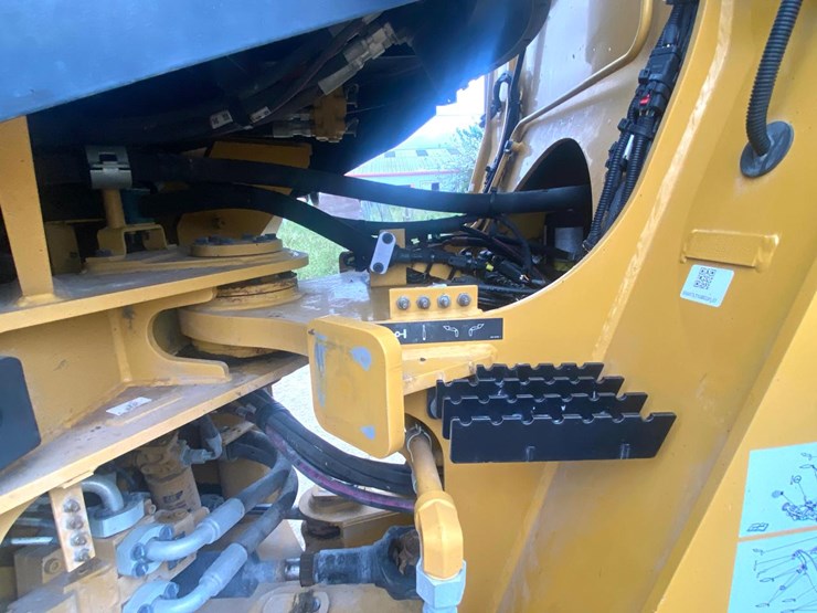 2021-caterpillar-926m-image-24
