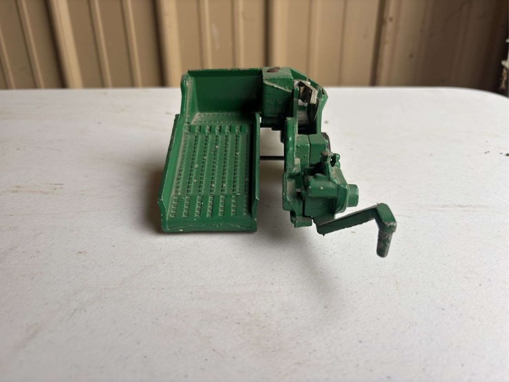 (2)-1/16-oliver-tractor-and-baler-slik-image-14
