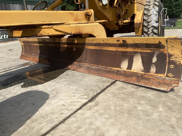 1988-deere-670b-image-10