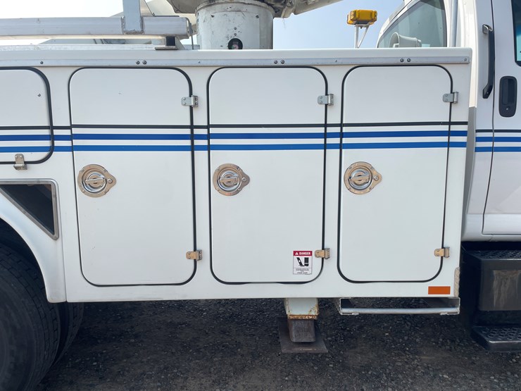 2008-gmc-7500-image-23