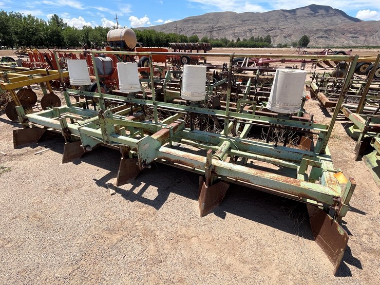 #9044-•-darbyshire-3-pt,-4-unit-bedding-unit-w/8-row-seed-units-image-36