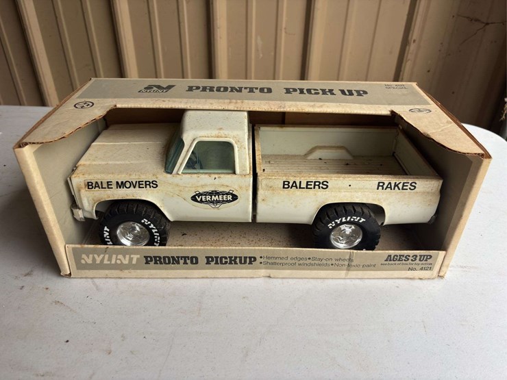 (2)-vermeer-truck-and-napa-pedal-car-toy-nib-image-2