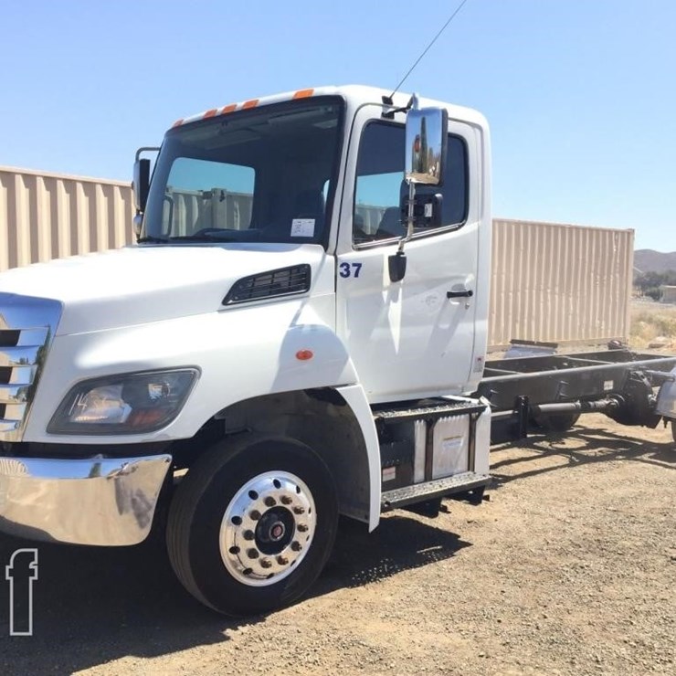 2017 HINO 268A