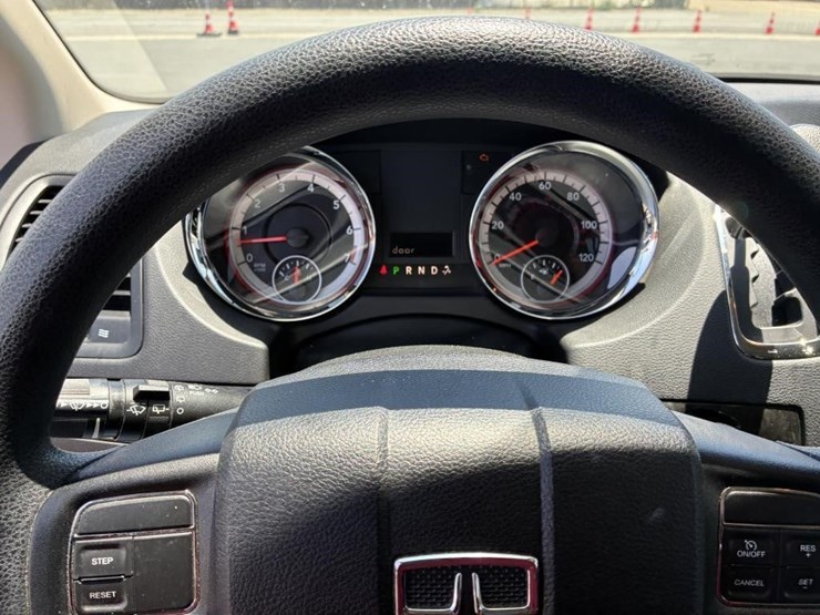 2015-dodge-grand-caravan-image-13