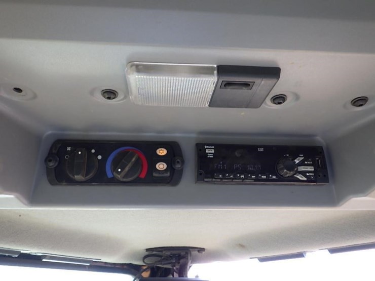 2019-caterpillar-d7e-lgp-image-47