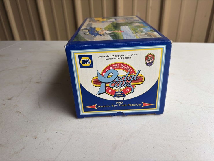 (2)-vermeer-truck-and-napa-pedal-car-toy-nib-image-12