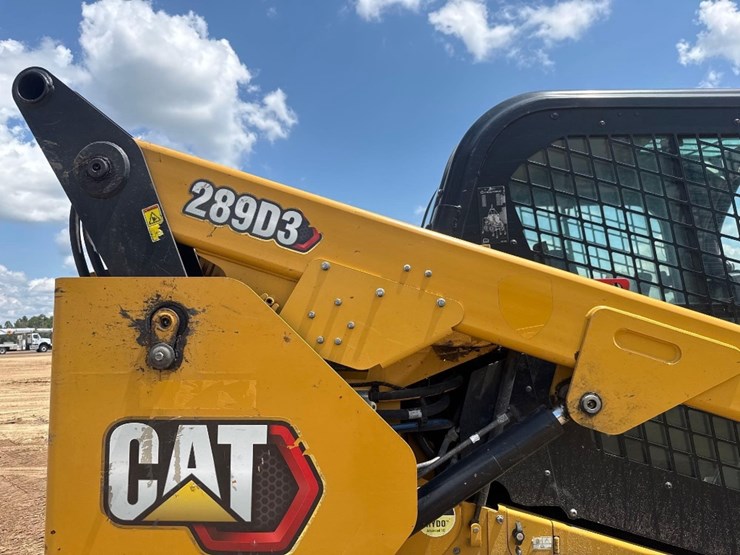 2021-caterpillar-289d3-image-16
