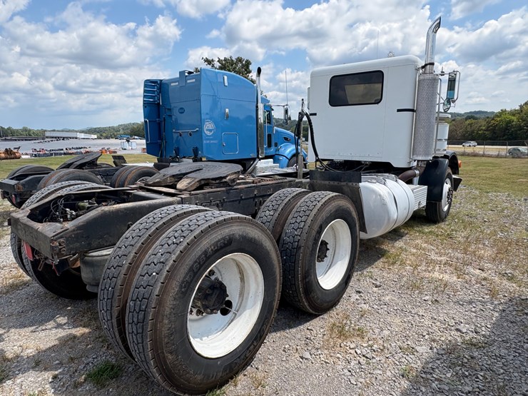peterbilt-378-image-4