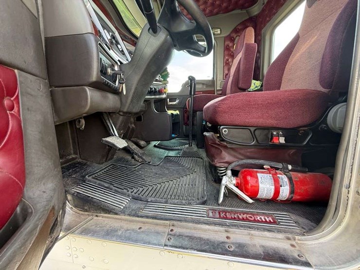 2007-kenworth-t800-image-30