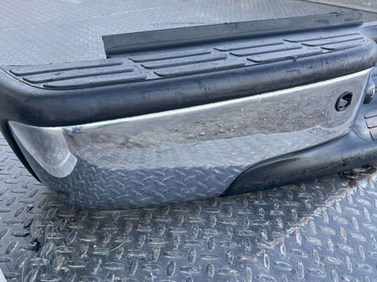 2005-chevrolet-silverado-image-3