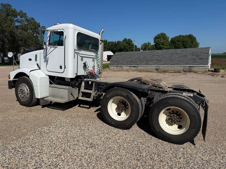 1997-peterbilt-385-image-3