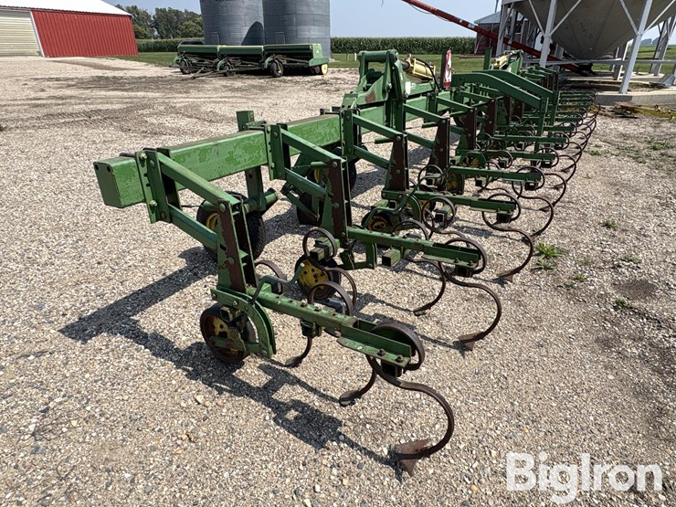 john-deere-845-image-15