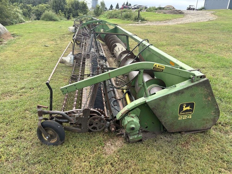 john-deere-224-image-4
