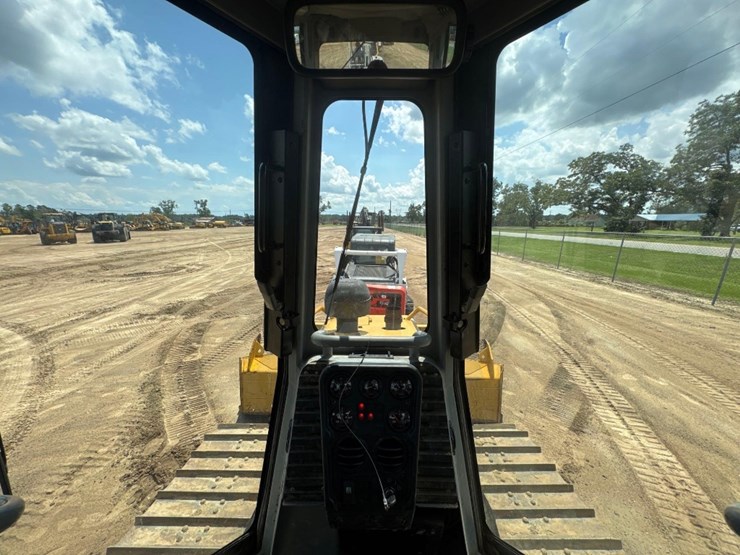 2005-caterpillar-d3g-lgp-image-25