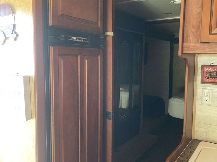 2010-ford-e450-image-17