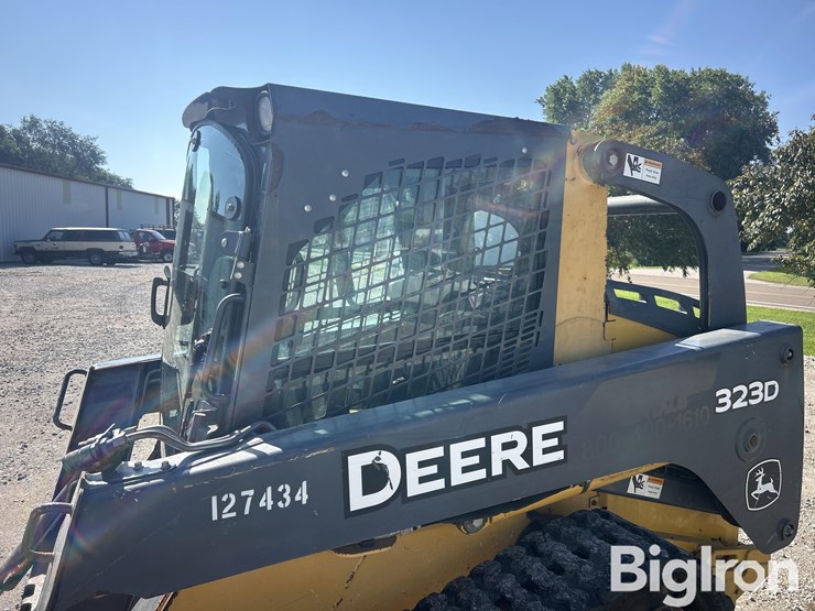 2013-deere-323d-image-16