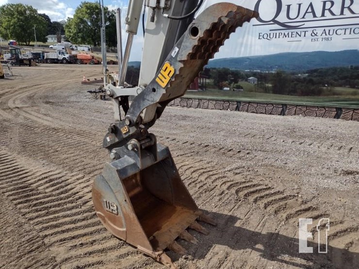 2023-takeuchi-tb280fr-image-16