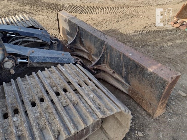 2010-deere-120d-image-23