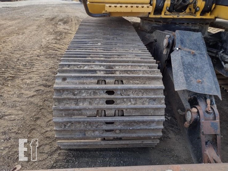 2010-deere-120d-image-44