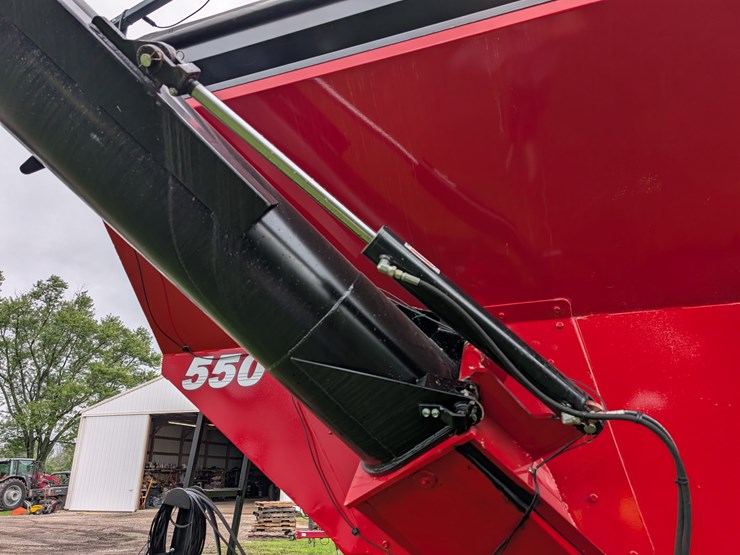 #2987-•-e-z-trail-550-unloading-grain-cart-image-5