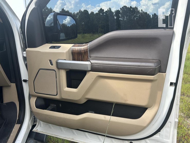 2020-ford-f150-image-30