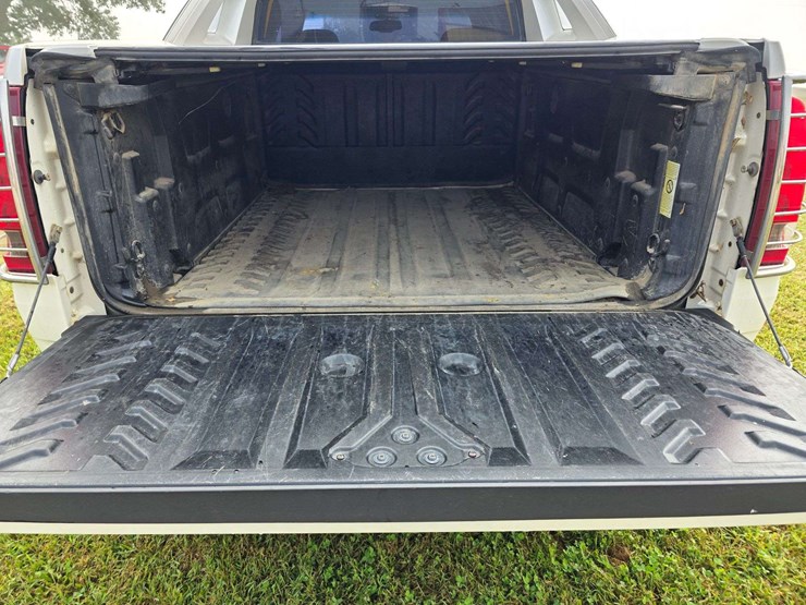 2003-cadillac-escalade-image-29