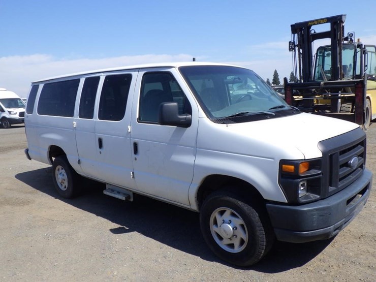2008-ford-econoline-350-image-2