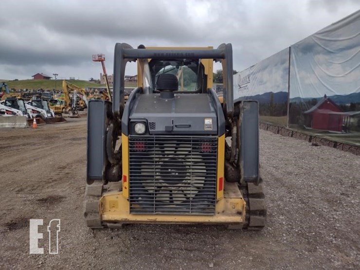 2015-deere-329e-image-4
