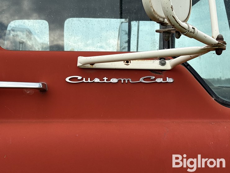 1973-ford-c750-image-12