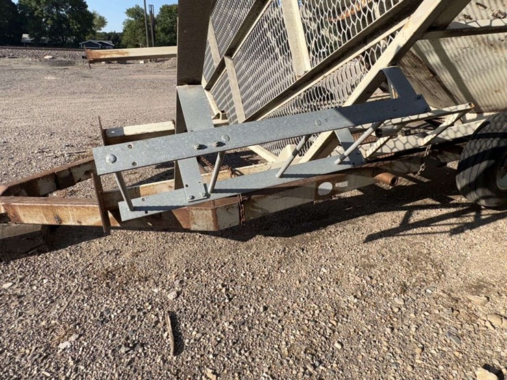 friesen-bulk-bin,-48’-tall,-15’-wide,-9-legs,-roof-hatch,-(2)-roof-vents,-(b),-trailer-not-included,-image-17