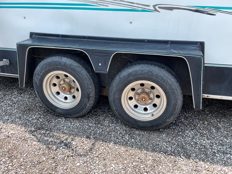 #6304-•-1991-triggs-bumper-pull-3-horse-trailer,-(sells-with-paperwork-to-obtain-title-from-dmv)-image-11