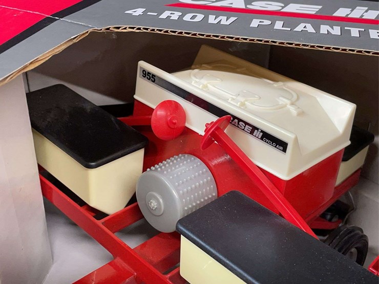 1/16-case-ih-planter-nib-ertl-image-9