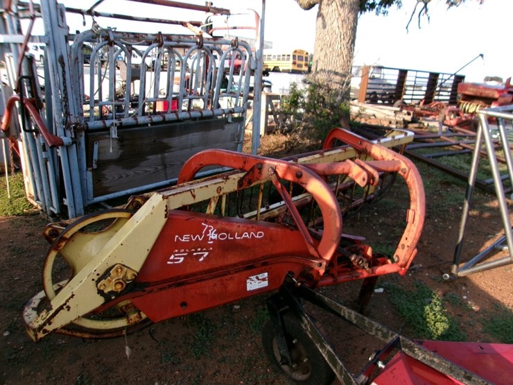 new-holland-mechanical-hay-rake-image-1