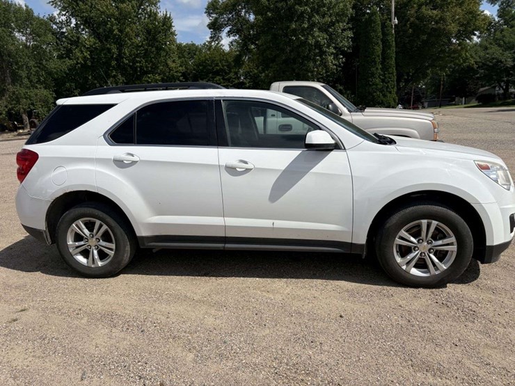 2010-chevy-equinox-lt-awd,-2.4l-ecotec,-4-door,-225/65r17-on-alloy-wheels,-cloth,-power-drivers-seat-image-5