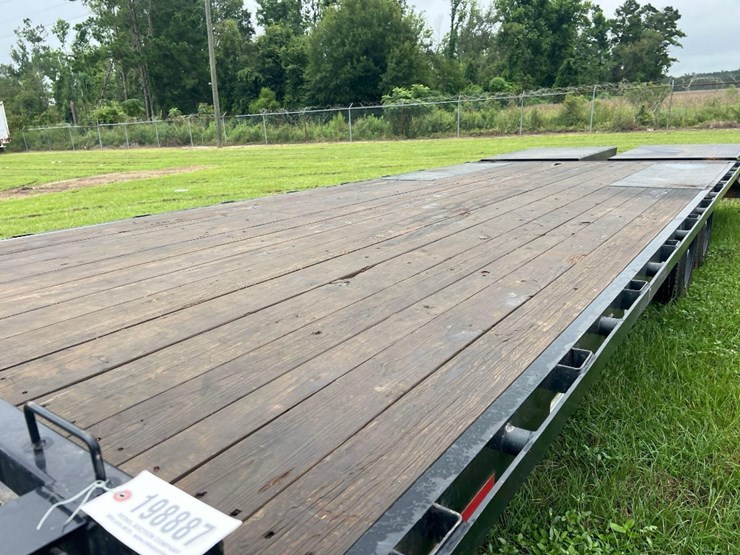 2022-load-trail-102"-x-24'-trailer-image-11