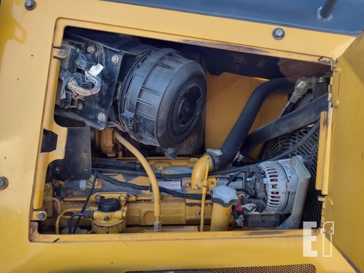 2012-deere-700j-lt-image-39