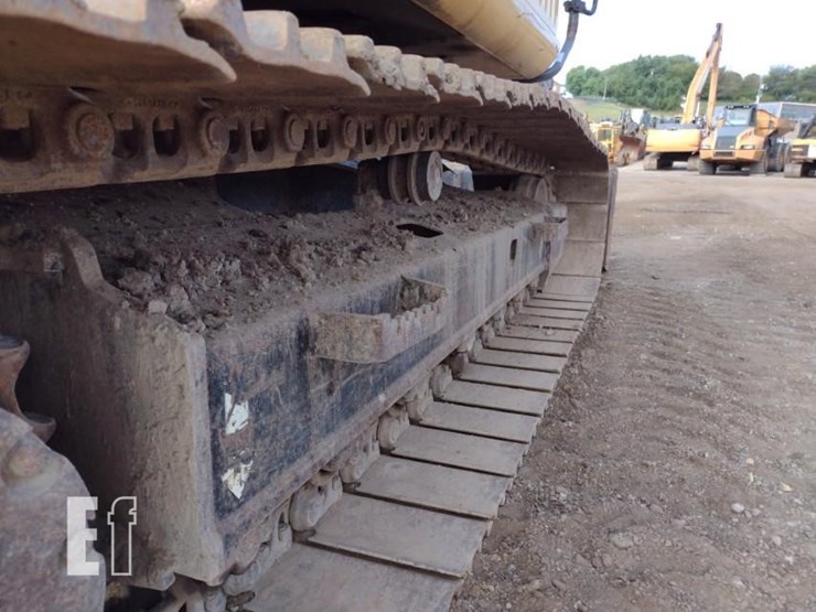 2010-deere-120d-image-38