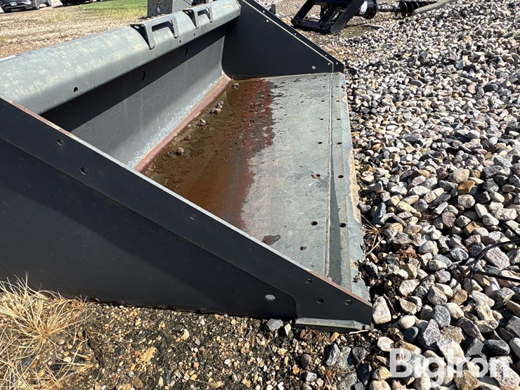 bobcat-74”-heavy-duty-skid-steer-bucket-image-10