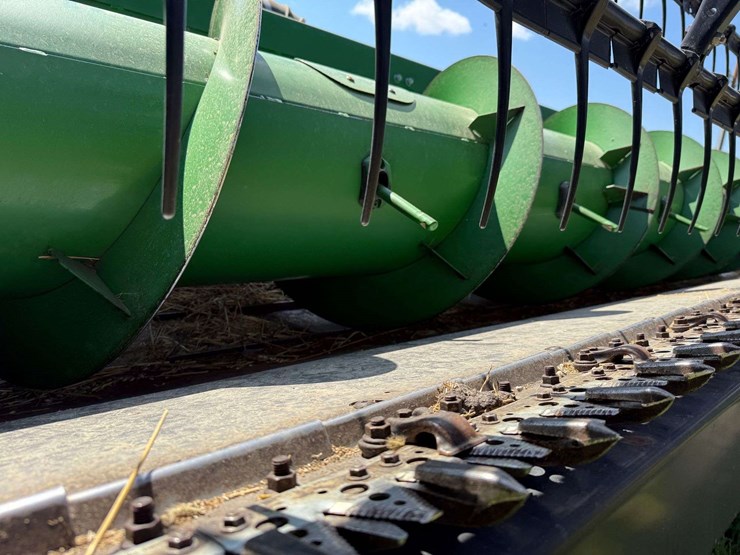 2010-john-deere-635f-image-7