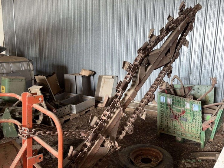 ditch-witch-with-wisconsin-engine,-64”-blade,-8’-stick,-5”-trench-image-12